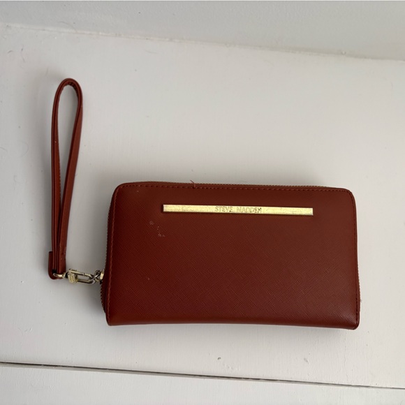 Steve Madden Handbags - Steve Madden Brown Wristlet Wallet with Gold Accent